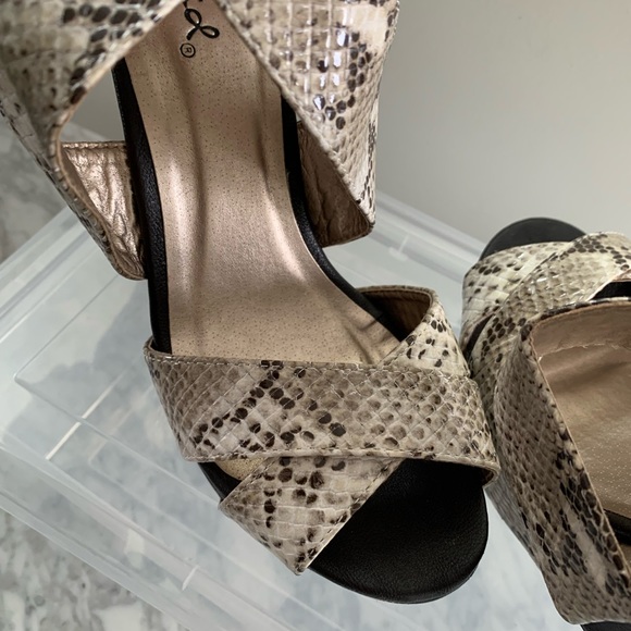 Wedge Heel - Picture 2 of 2